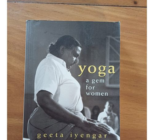 Libro Yoga A Gem For Women Geeta Iyengar