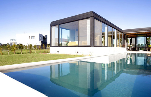Casa En Alquiler En El Cantón, De Diseño Y Amoblada