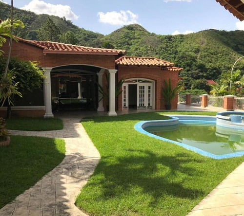Imagen 7 de 12 de Bella Y Amplia Casa En La Urb El Parral