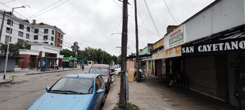 Excelente Local En Esquina Transitada De Sarandí