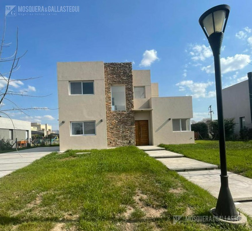 Casa En Venta - Haras Santa María - El Molino.