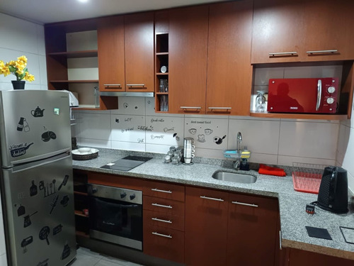 Estudio Moderno, Con Estilo Y Funcional, A Pasos De Linea 5