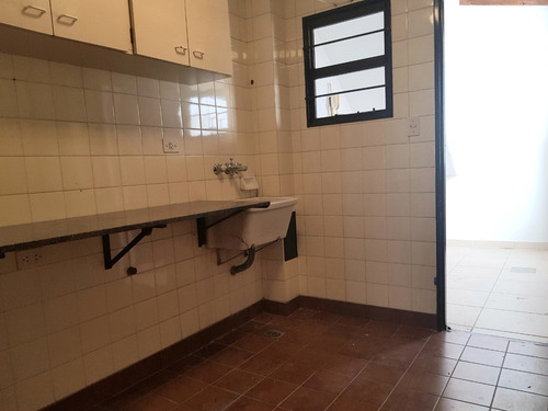 Hermosa Casa En Venta En Parque Chacabuco. Exc Ubicacion