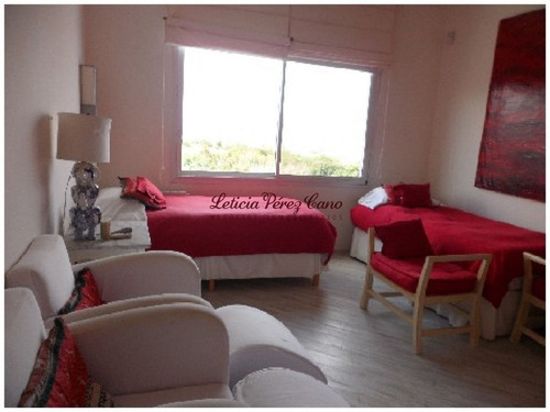 Venta Casa En El Chorro, 5 Dormitorios Hermosa Vista Al Mar - Ref: 16511