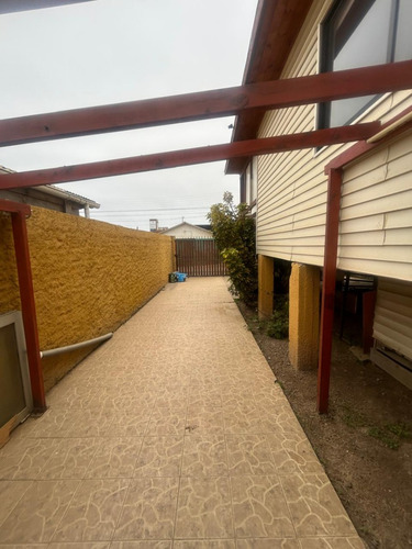 Se Vende Amplia Y Comoda Casa En Pichilemu Buena Ubicacion