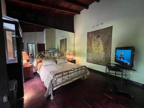 Linda Casa Al Estilo Colonial En Venta En Prados Del Este Yf