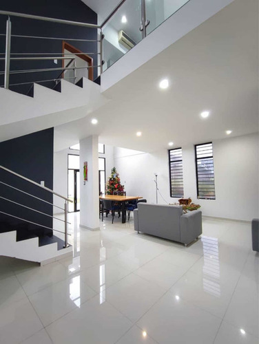 Imagen 12 de 15 de En Venta Casa Con Acabados De Primera En La Castellana Sprc