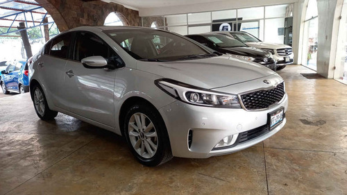 Imagen 7 de 15 de Kia Forte Sedan 2018 4p Ex, Tm6, Bl, Cmara Reversa 7, F.