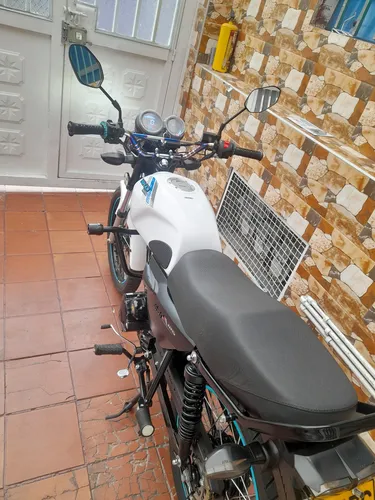 Vendo Moto Modelo 2024 Con 13.000 Kilómetros Unico Dueño