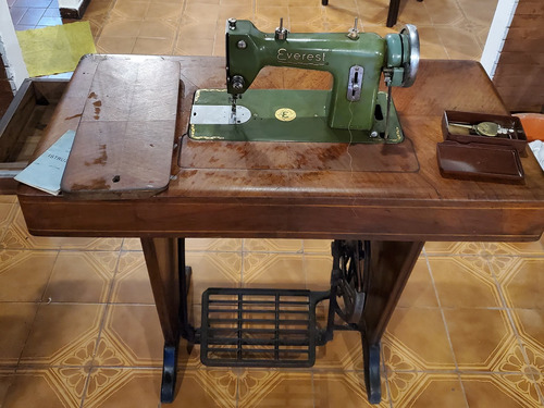 Maquina De Coser Antigua Italiana Everest Mueble Completo