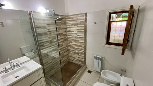 Casa En Las Sierras De Carlos Paz · Con Pileta Y Cochera · Patio · Luminoso · Vista A Carlos Paz · Venta