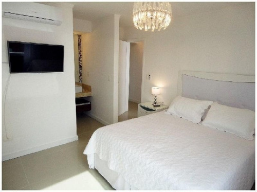 Apartamento En Venta De 3 Dormitorios En Playa Brava