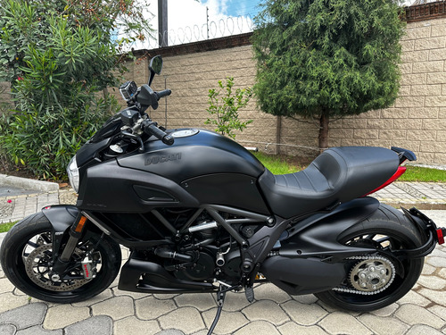 Ducati Diavel Dark. Semi Nueva. Único Dueño.