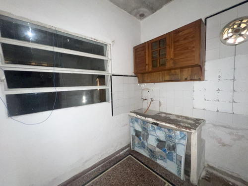 Venta Casa Sólida Con Amplio Terreno En Paso De La Arena, Padrón Único, 2 Dormitorios, Garage Varios Vehículos, Jardín, Fondo, Gran Potencial