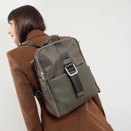 Mochila Impermeable Combinada En Simil Cuero Lincolns Verde Militar