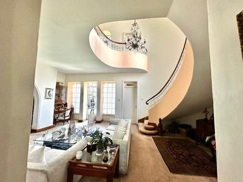Casa En Las Lomas En Venta Con Amplio Jardin