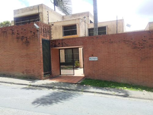 Imagen 2 de 13 de La Lagunita Se Vende Casa De 8 Habitaciones Para Remodelar Con 3.200 Terreno