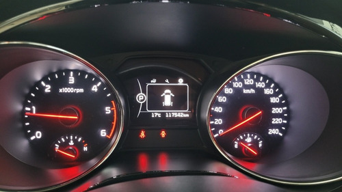 Imagen 13 de 15 de Kia Carnival 2016 2.2 Crdi Premium