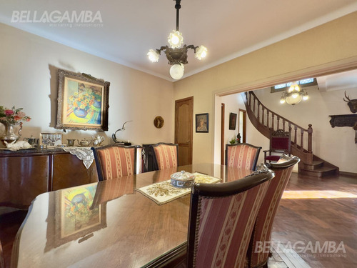 Casa Venta En Vicente López 7 Ambientes Jardín
