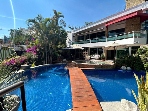 Casa En Venta En Fracc. Tabachines, Cuernavaca