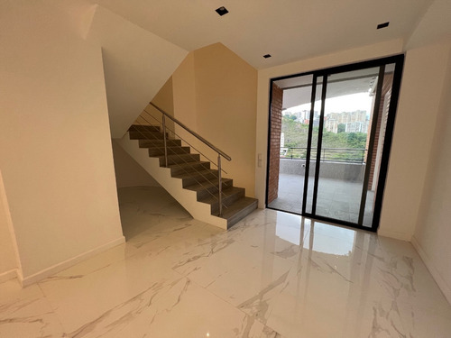Se Vende Ph En La Urb. Lomas De La Alameda Con Vista Al Ávila Y 2 Terrazas.