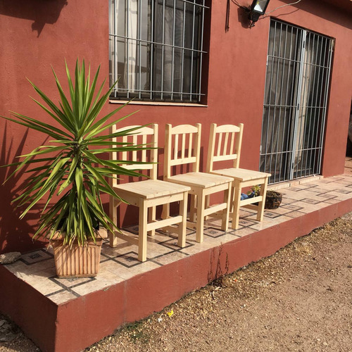 Sillas De Madera Para Bares Pizzerias Boliches Hay Stock