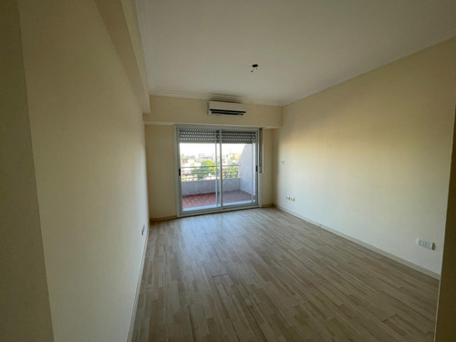 Dto De 2 Ambientes En Venta Al Frente Con Balcón