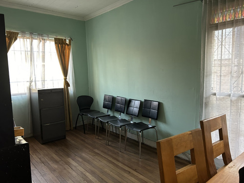Casa Ubicada En Barrio Mixto Ideal Comercio
