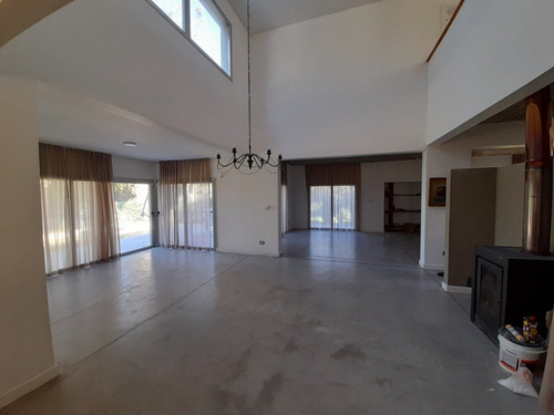 Imagen 19 de 30 de Chalet De 5 Ambientes - Barrio San Benito