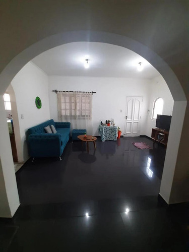 Casa En Venta - 3 Dormitorios 3 Baños - 247mts2 - Lanús Este