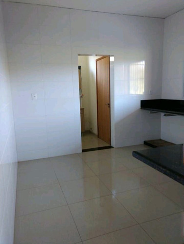 4 Quartos, 2 Banheiros