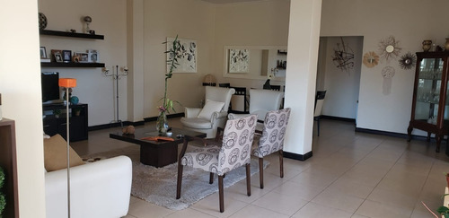 Imagen 4 de 12 de Excelente Departamento De 4 Ambientes En La Perla, De 129 M2, Con Vista Abierta