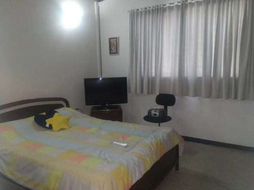 Imagen 10 de 14 de Casa + 2 Anexos En Urbanización Sant Omero Los Teques
