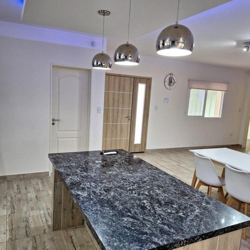 Casa En Venta - 3 Dormitorios 3 Baños - Cochera - 800mts2 - San Vicente