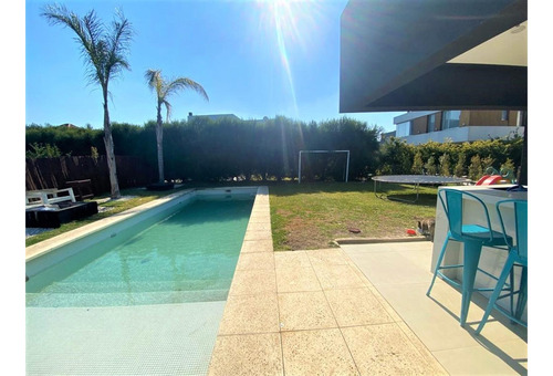 Impecable Casa 5 Ambientes. Digna De Ver
