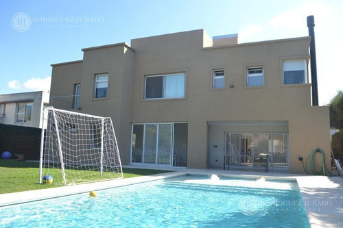 Imagen 2 de 28 de Casa De Gran Diseño, Espaciosa - Haras Santa Maria (toma Menor Valor En Mismo Barrio)
