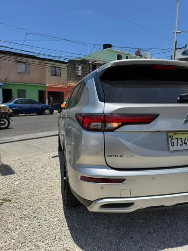Mitsubishi Outlander Se 2022 Gris