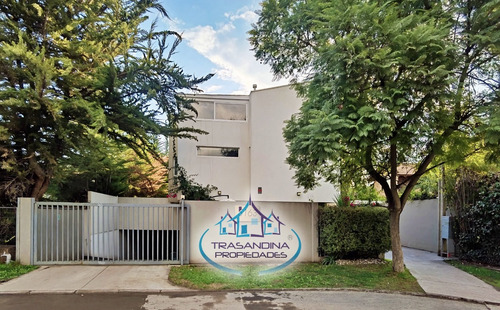 Vende Casa Amoblada 3d 4b 2e - Sector Peñalolén - Santiago