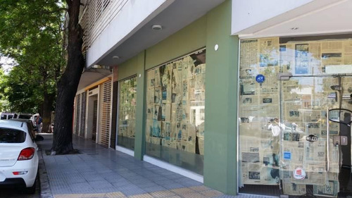 Imagen 3 de 18 de Excelente Local A La Calle En Esquina Los Primeros 3 Meses No Paga Alquiler!!!!