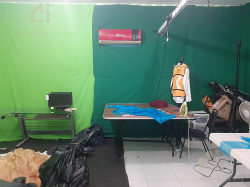 Edificio En Venta En Esquina Con Salones Para Eventos Diversos Y Oficinas Todo Climatizado