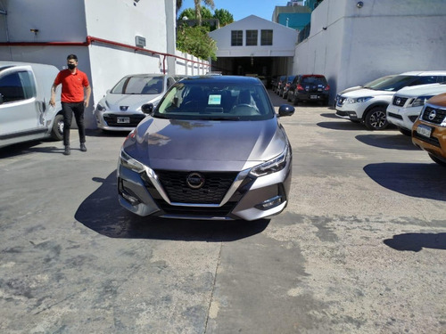Imagen 4 de 25 de Nissan Sentra Exclusive Cvt (c)