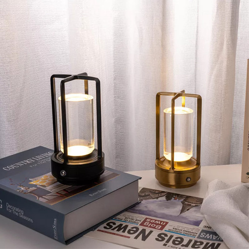 Una Lámpara De Mesa De Estilo Moderno, Pequeña Luz Nocturna,