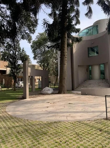 Casa En Venta - 4 Dormitorios 6 Baños - 1.530mts2 - Villa Udaondo