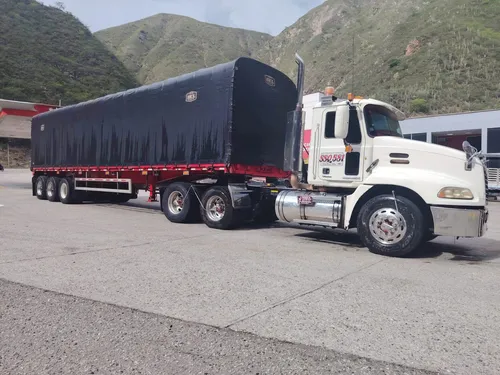Tractocamión Mack Xcu 613