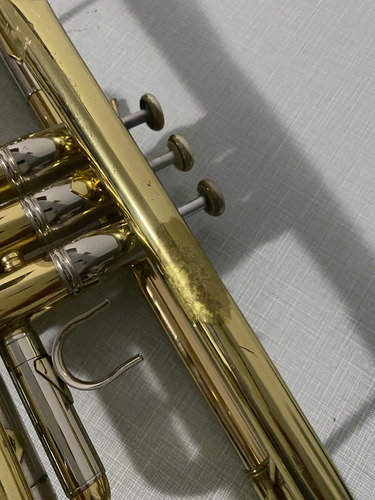 Roy Benson Tr-403 Trompeta Si Bemol Latón Laca C/estuche Dorado (Usado)