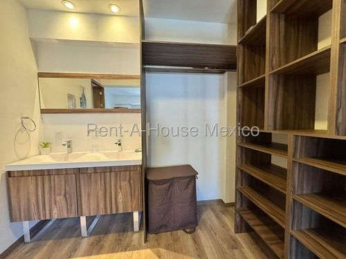 Renta - El Refugio. Penthouse Amueblado, Cuarto De Servicio, Roof, 3 Recámaras