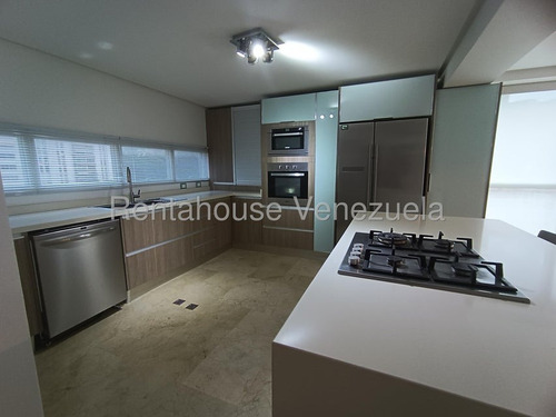 Un Hogar Que Combina Lujo, Amplitud Y Ubicación Privilegiada ___ Rahml ___ 25-21807