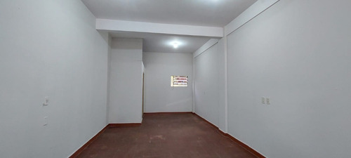 Alquilo Salón Comercial De 36 M2 En Pleno Centro De Encarnación.