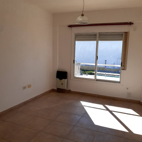 Departamento Ubicado A 1 Cuadra Plaza Pringles