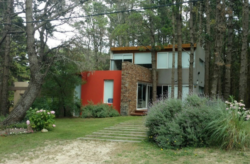 Imagen 14 de 15 de Bosque De Mar Azul - Hermosa Casa De Diseño En El Corazón Del Bosque De Mar Azul